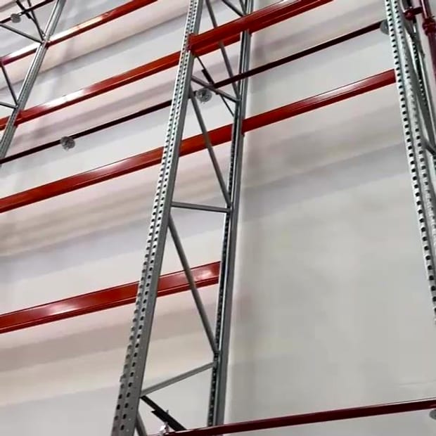 In-rack sprinkler pipework in a warehouse